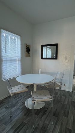Modern Round Dining Table + 6 Clear Acrylic Chairs
