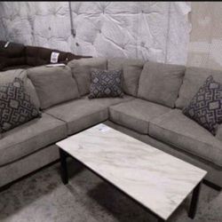 Free🚚 Delivery| Beautiful 2-Piece Sectional Sofa/Couch| Ashley Furniture| Pet Free| Great Condition