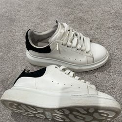 Alexander McQueens Size 9     150$
