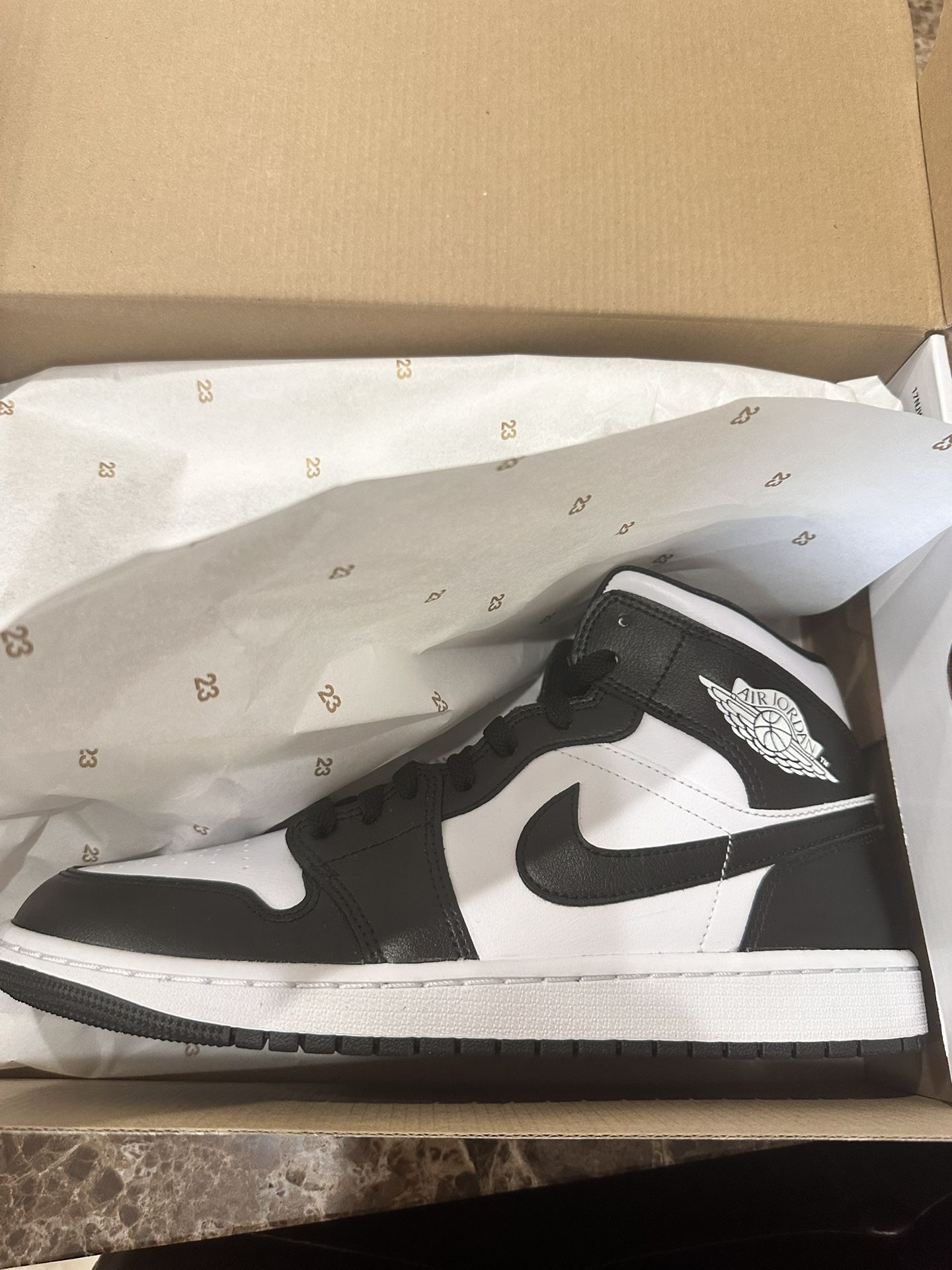WMNS Air Jordan 1 Mid Black/White