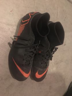 Nike soccer shoes 6 1/2