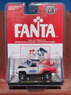 M2 Machines 1:64 1973 Chevrolet Cheyenne Super 10 4x4 Fanta Strawberry