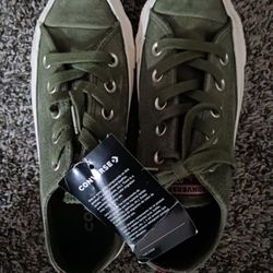 Brand New Converse Boy's Size 3 / Women's Size 5