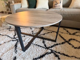 Modern Round Coffee Table – Great Condition