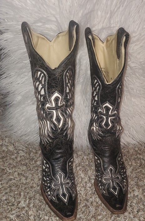 Corral Wing and Cross Black and Bone Boots A1018 woman s size 7.5