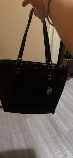 TH black purse