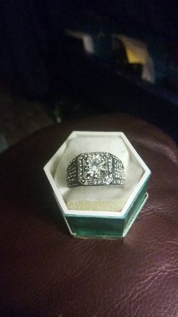 Nice Mans Ring lots of bling