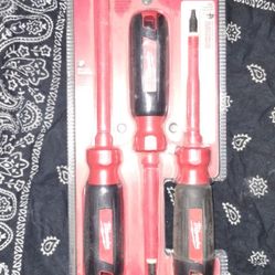 MILWAUKEE INSULATED SCREWDRIVERS