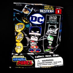 DC COMIC COLLECTIBLES MYSTERY PACK SERIES 1
