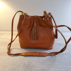 A Nice Leather Purse    .   28"×  9"×  4" . 