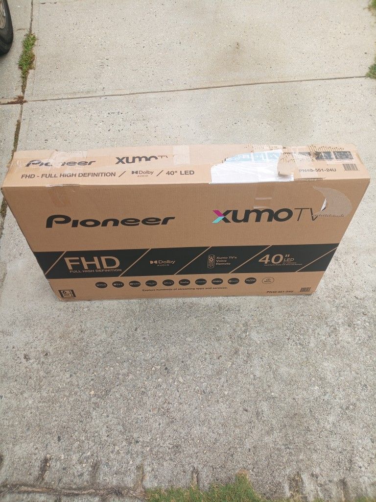 -Read Info- 40 In. Pioneer Xumo Smart TV W/Remote