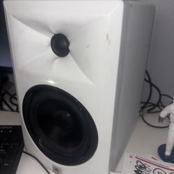 JBL LSR305 Studio Monitors Set