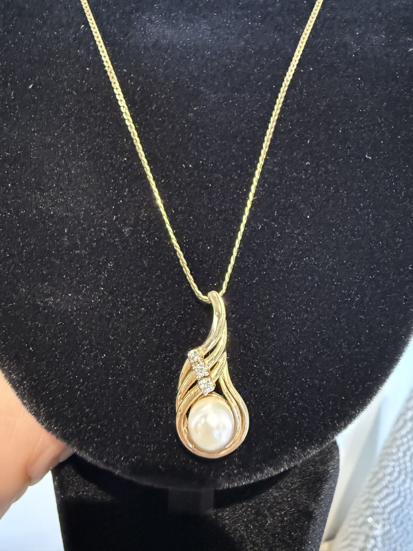 14K Yellow Gold Serpentine Chain Necklace With Pearl Pendant Diamond Accents