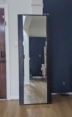 Wall mirror