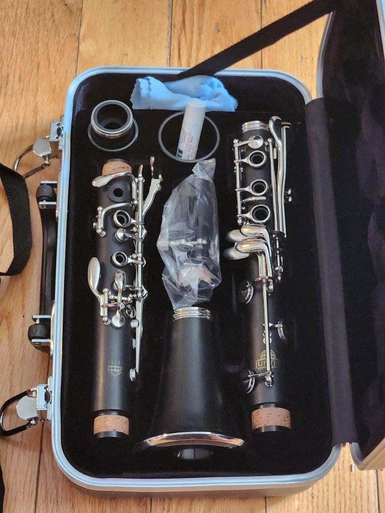 Jupiter Clarinet Includes Music stand