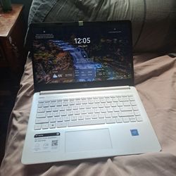White HP Laptop