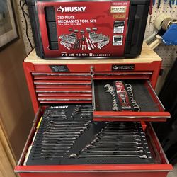 Husky Tool Box Used With New Set Of Tools. 