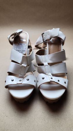 Report Skylar White Strappy Platform Sandals Size 7