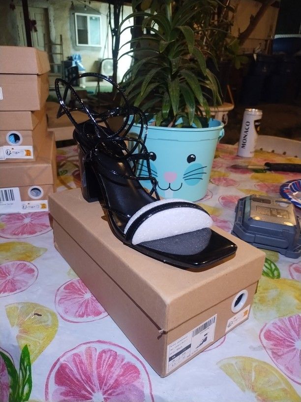 Strap Around Heel Black