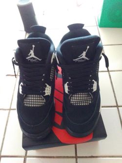 Jordan 4s white thunders
