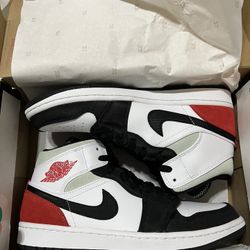 Air Jordan 1 Mid SE “Red Black Toe”