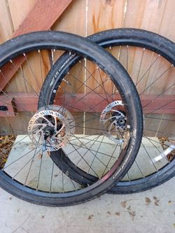 Giant crosscut gravel 2 rims tires