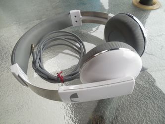 Single cord stereo headphones