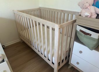 Convertible crib
