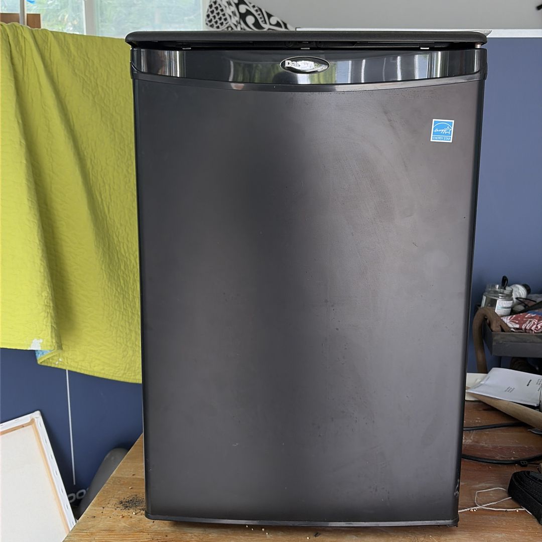 Danby .,, fridge only NO FREEZER