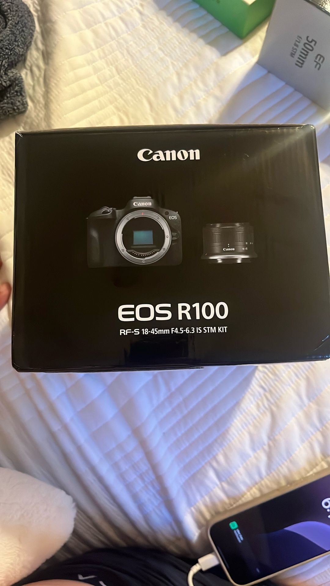 Canon EOS R100