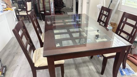 Dining room Set with 4 Chairs