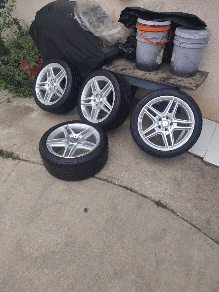 1 Set 18s AMG Rims Good Condition No Bents No Crak Tires 245/40/18 Look New