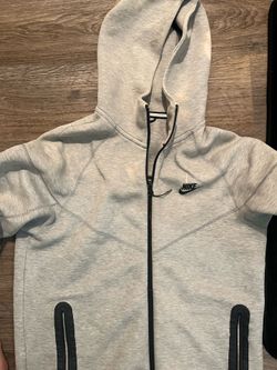Grey Nike tech size medium