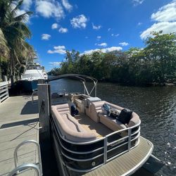 Godfrey Marine Sweetwater 240 