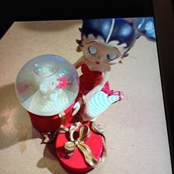 WESTLAND GIFT WARE ITEM # 6801  KING FEATURES   BETTY BOOP " SNOW GLOBE WITH PUDGY ". 1999. COLLECTIBLE