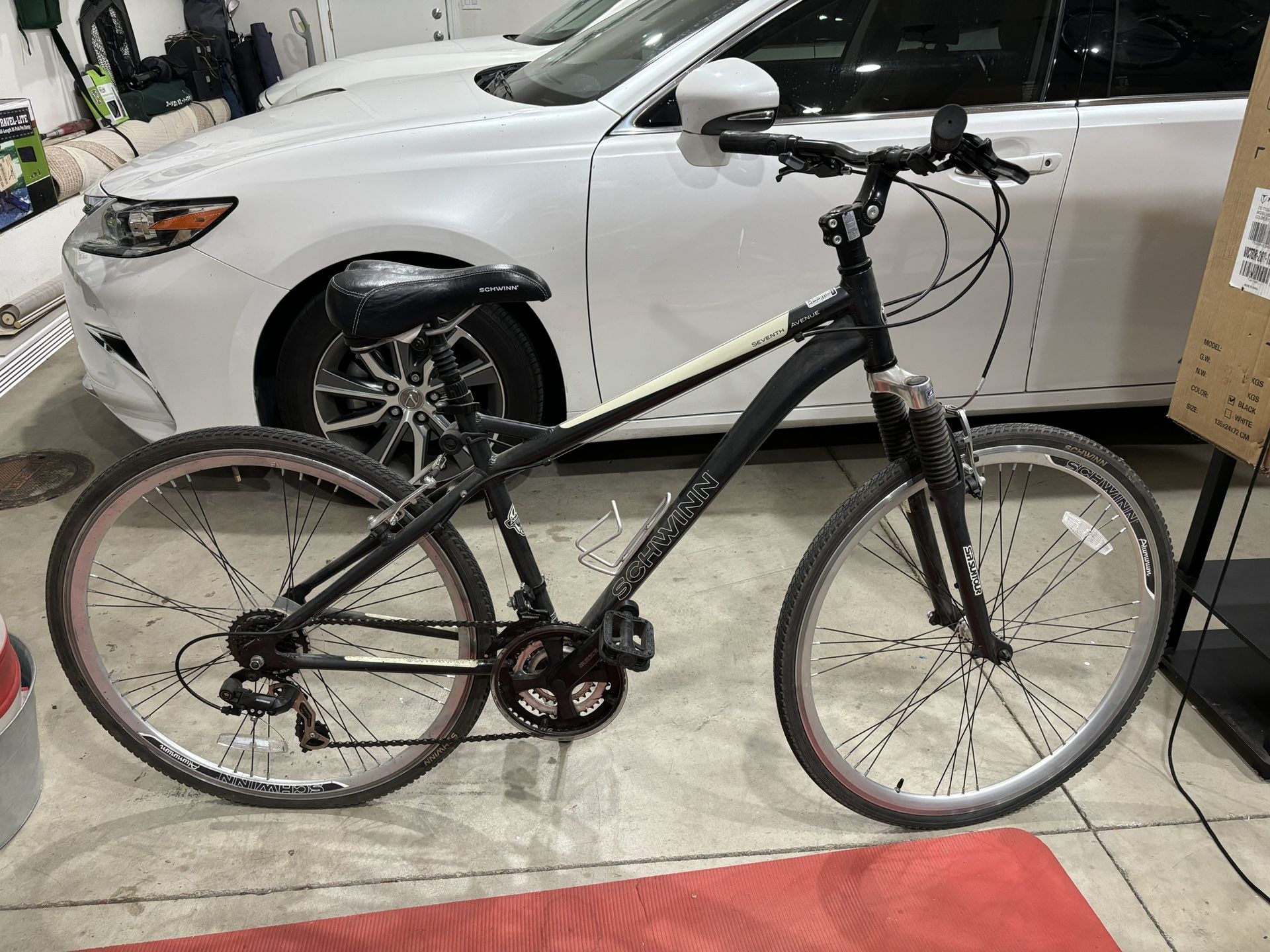 Schwinn Seventh Avenue Hybrid Comfort Bike 21 Speed Shocks Bikes Cycling
