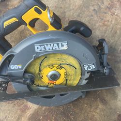 FLEXVOLT 60V MAX Cordless Brushless 7-1/4 in. Circular Saw with Brake (Tool Only)