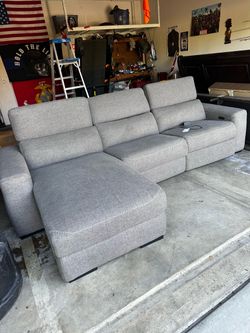 Couch w electric recliner