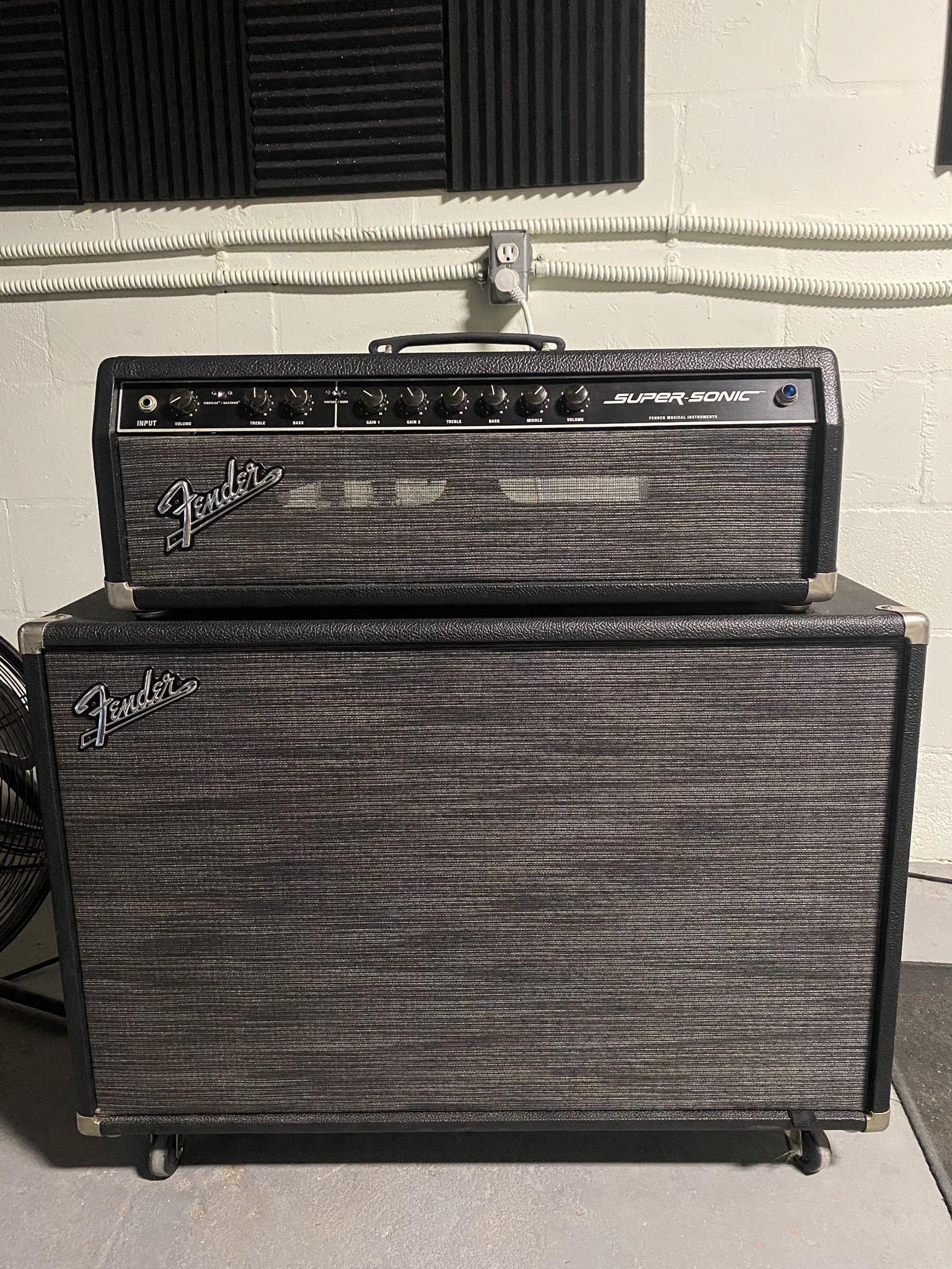 Fender Super Sonic 60 head w/matching 2x12 cabinet