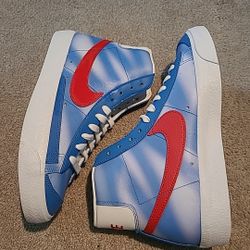 Nike Blazer "Nets" Size 7 Men/8.5wmns