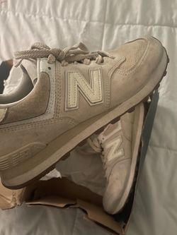 Woman’s New Balance 574 Sneakers