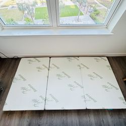 Twin Folding Mattress 4” – Like New – Sheets Included