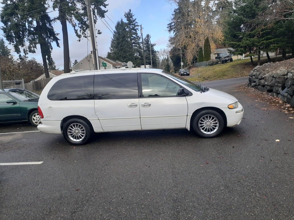 1999 Chrysler Town & Country