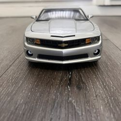 Diecast 1/18 Scale JADA  2010 Chevrolet Camaro SS Silver 