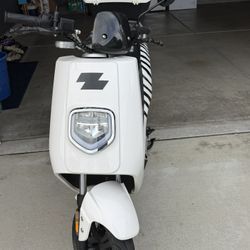 ELECTRIC ZEBRA MOPED 