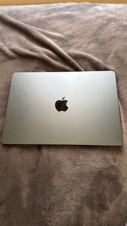 Apple laptop