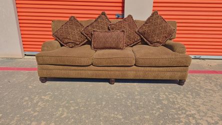 🔥 FREE DELIVERY! 🚚 Cozy Brown Textured Rolled Arm Sofa with Accent Pillows