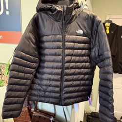 The North Face Women’s XL Black Puffer, Brand New