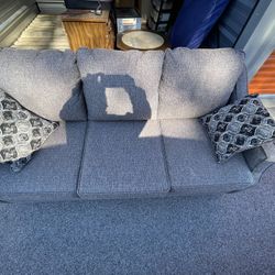 Hughes Sofa Style 10400S