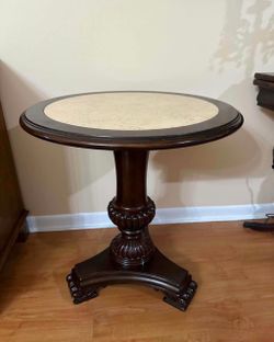 Elegant Round Pedestal Accent Table